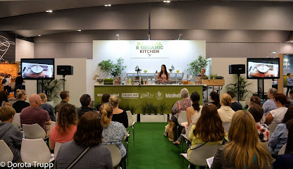 Everyday Holistic Nutrition by Dorota Trupp