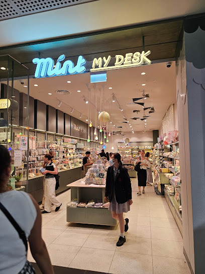 Mint_My Desk Mel Central