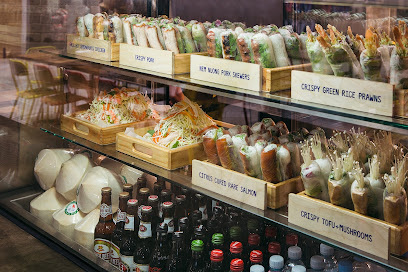 Phờ Nom Collins St